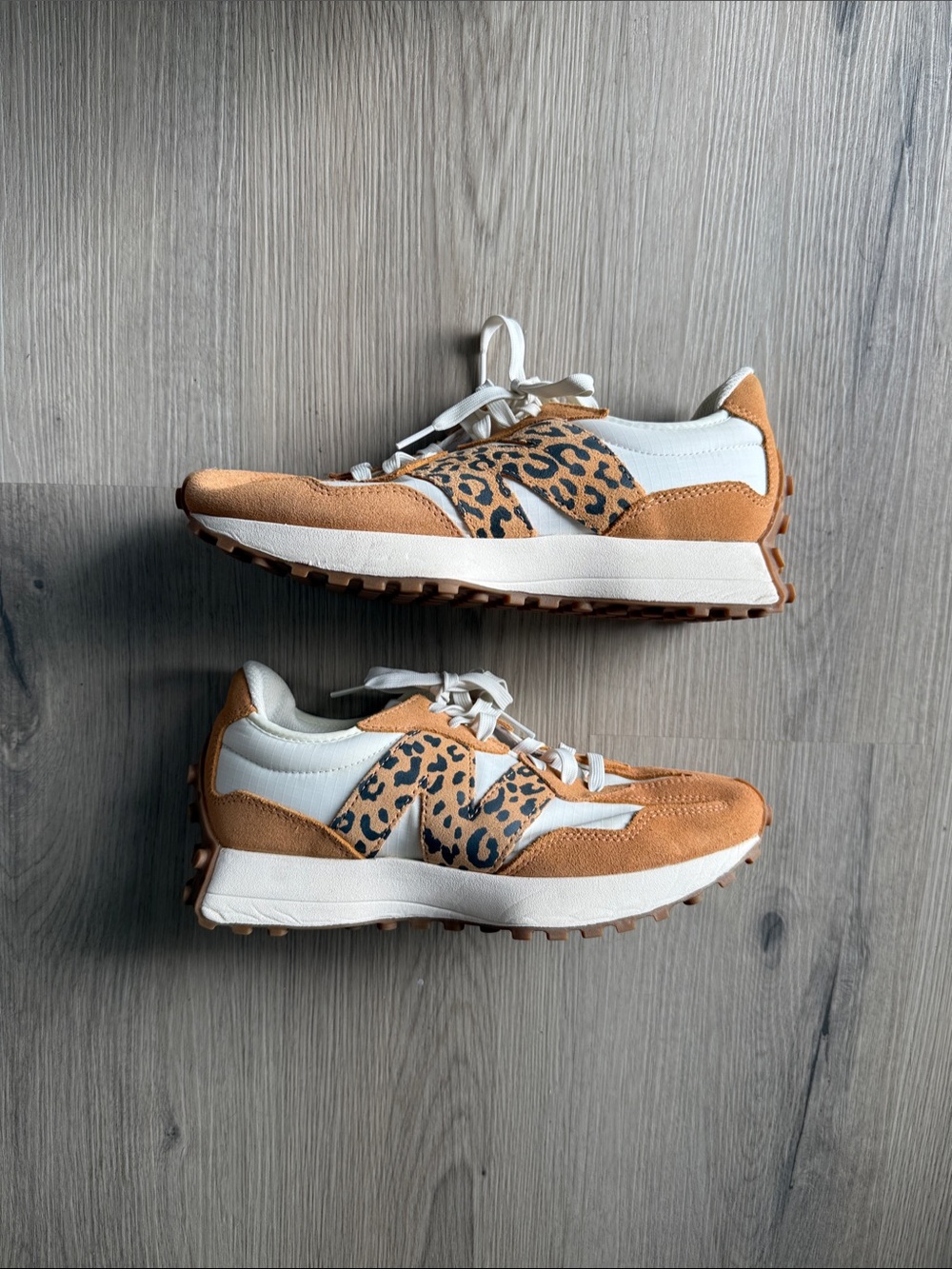 New Balance 327 Women/Men’s Sneakers in Tan, White & Leopard Print W 8.5 M7
